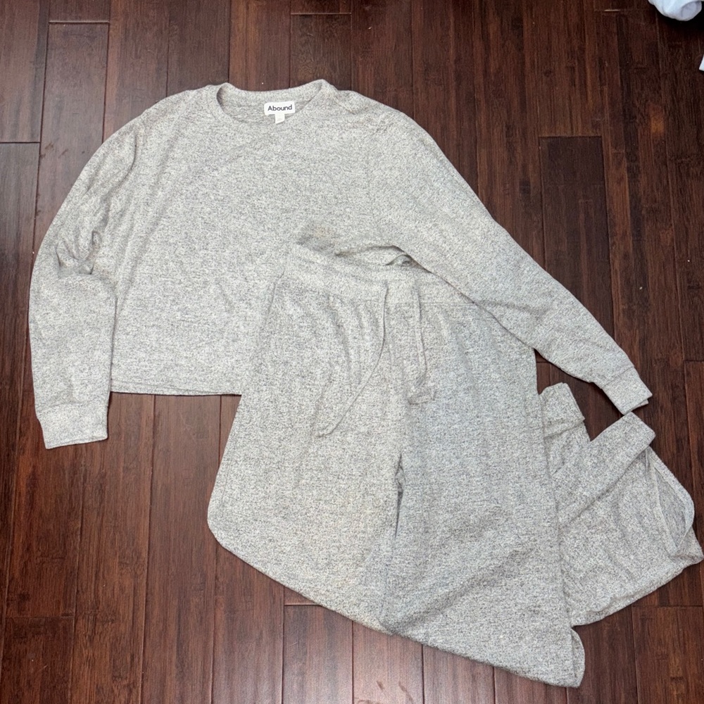 Abound Heather Gray Sweatset